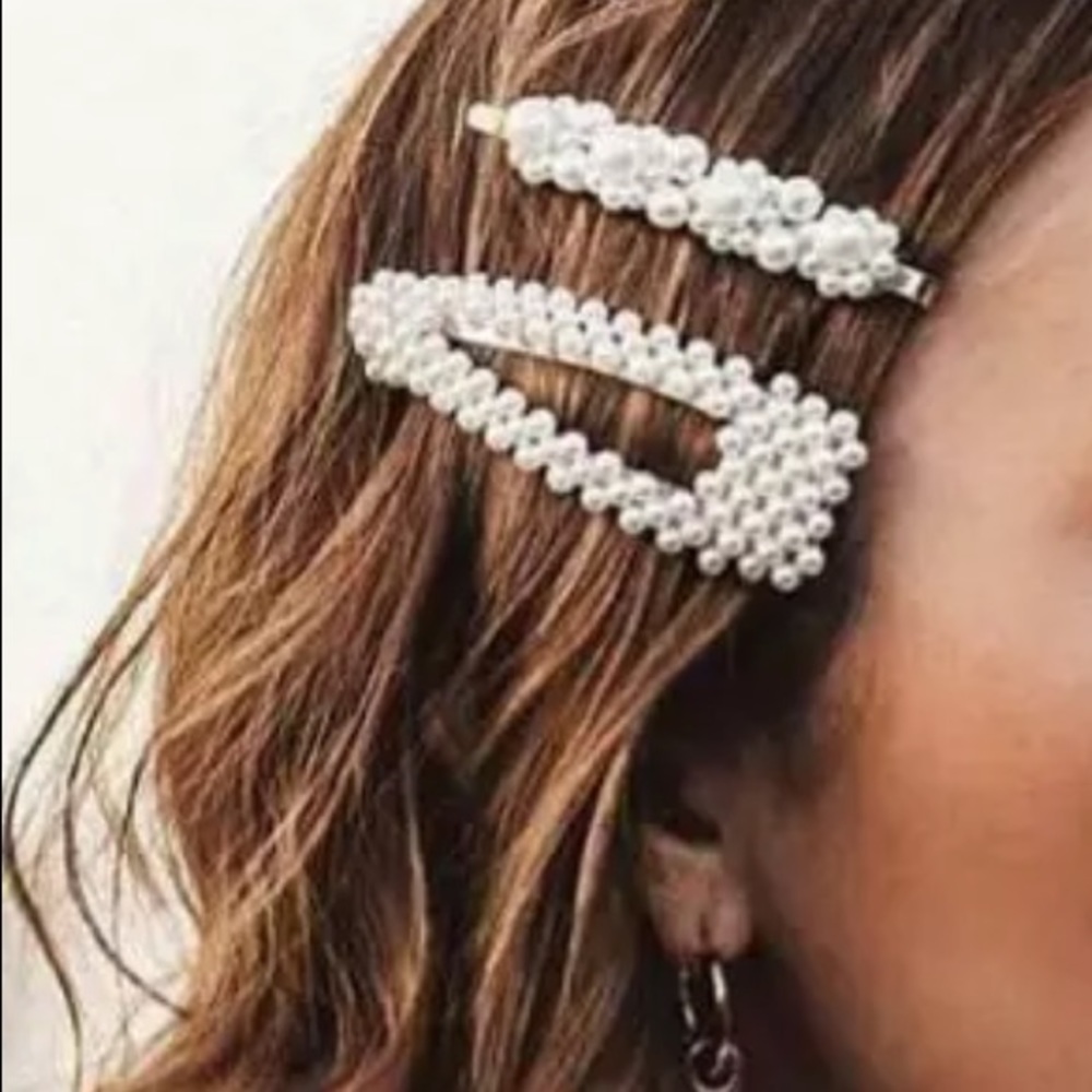 NWT Faux Pearl 2 Piece Barrette Set